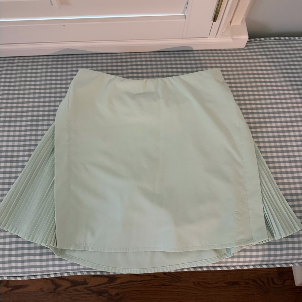 Lululemon mint green tennis skirt size 2